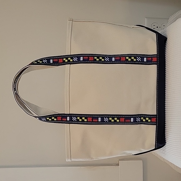 L.L. Bean Handbags - L.L. Bean Boat and Tote Canvas Rare Pattern Bag Size Large Like New Spring